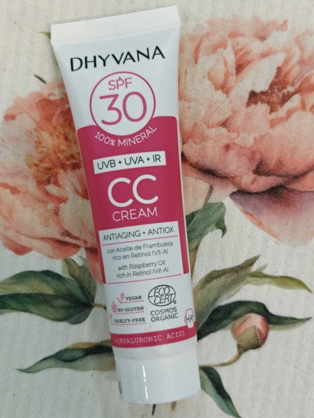 Dhyvana CC s&auml;vytetty aurinkovoide kasvoille SK30